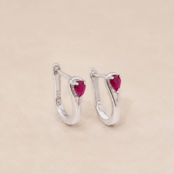 Ruby Drop Huggie Earrings｜緋紅水滴 925純銀紅寶石耳扣耳環