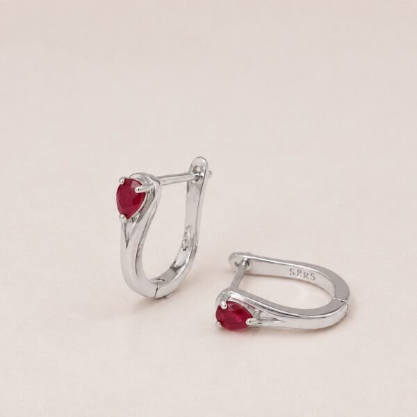 Ruby Drop Huggie Earrings｜緋紅水滴 925純銀紅寶石耳扣耳環