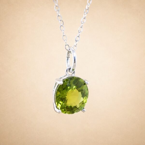 Verdant Light Necklace｜翠光之心 925純銀橄欖石項鍊