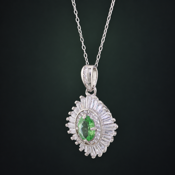 Verdant Radiance Tsavorite Necklace｜翠耀星芒 925純銀沙弗萊石鋯石項鍊