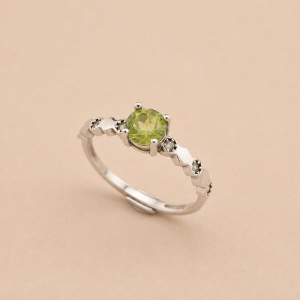 Spring Glow Ring｜春翠微光 925純銀橄欖石戒指