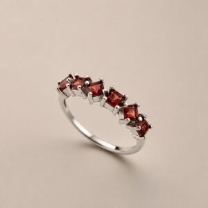 Crimson Arc Ring｜緋紅弧光 925純銀紅石榴石戒指