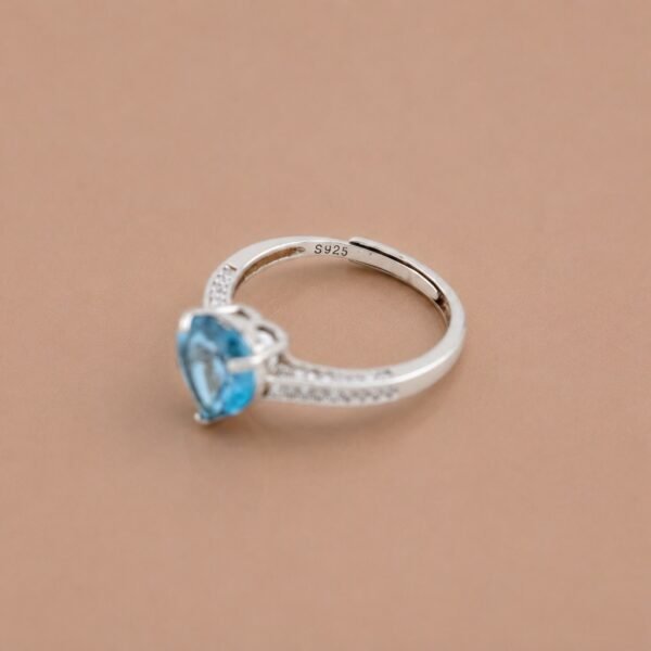 Azure Heartlight Ring｜湛藍心光 925純銀瑞士藍托帕石戒指