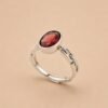 Garnet Embrace Ring｜紅榴之擁 925純銀紅石榴石戒指
