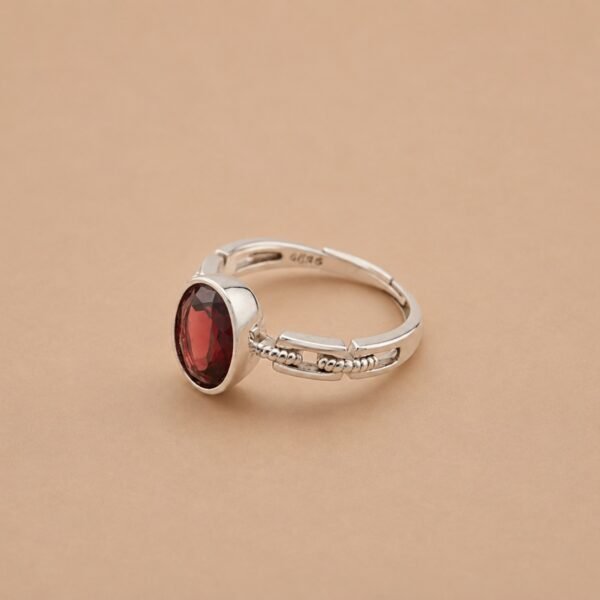 Garnet Embrace Ring｜紅榴之擁 925純銀紅石榴石戒指
