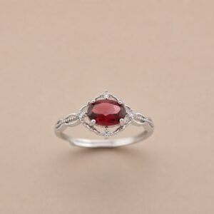 Crimson Bloom Ring｜緋紅綻放 925純銀紅石榴石戒指