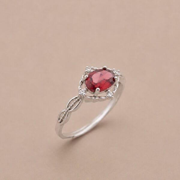 Crimson Bloom Ring｜緋紅綻放 925純銀紅石榴石戒指