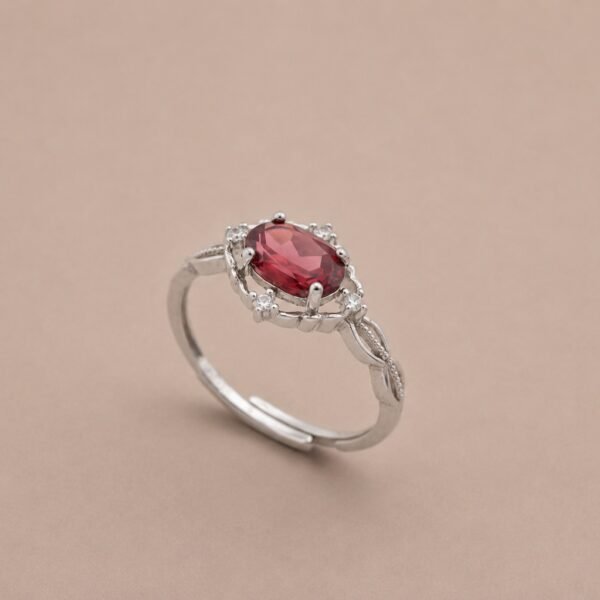 Crimson Bloom Ring｜緋紅綻放 925純銀紅石榴石戒指