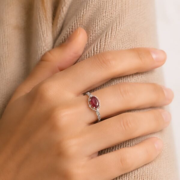 Crimson Bloom Ring｜緋紅綻放 925純銀紅石榴石戒指