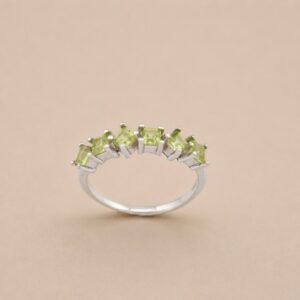 Verdant Arc Ring｜青翠弧光 925純銀橄欖石戒指