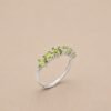 Verdant Arc Ring｜青翠弧光 925純銀橄欖石戒指