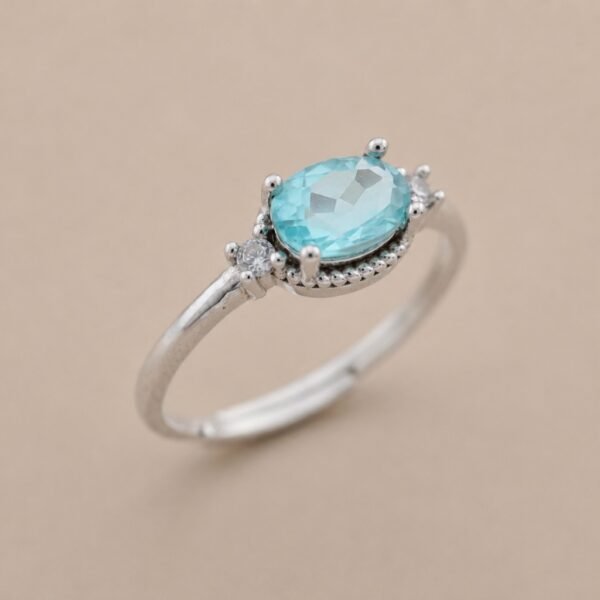 Azure Whisper Ring｜晴藍輕語 925純銀天空藍托帕石戒指