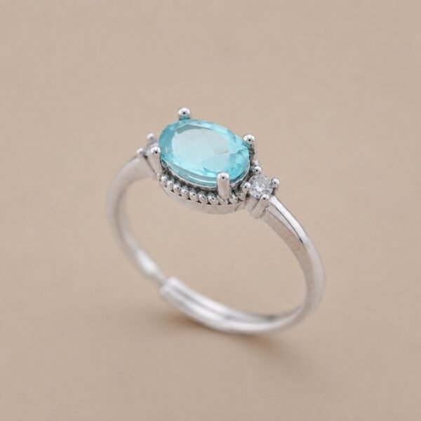 Azure Whisper Ring｜晴藍輕語 925純銀天空藍托帕石戒指