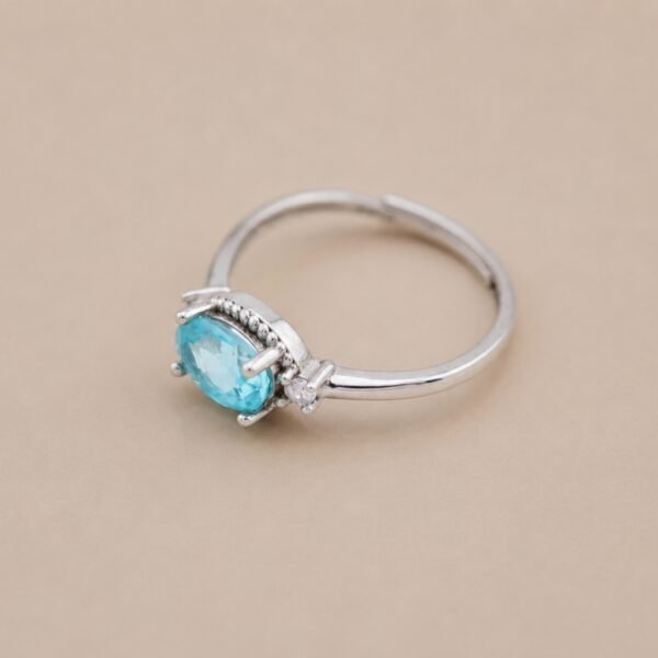 Azure Whisper Ring｜晴藍輕語 925純銀天空藍托帕石戒指