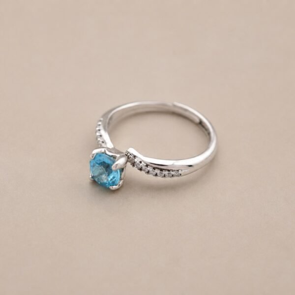Sky Serenity Ring｜晴空之境 925純銀天空藍托帕石戒指