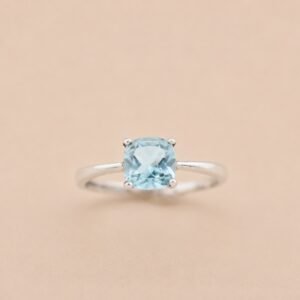 Sky Cushion Ring｜晴空方韻 925純銀天空藍托帕石戒指